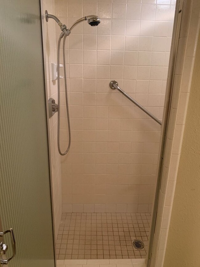 Building Photo - Cozy and Quaint 2 bedroom 2 bath with bonu...