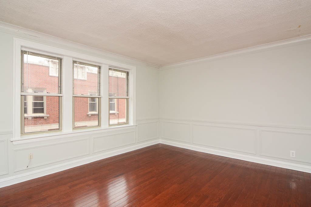 Building Photo - 551.5 W Surf St