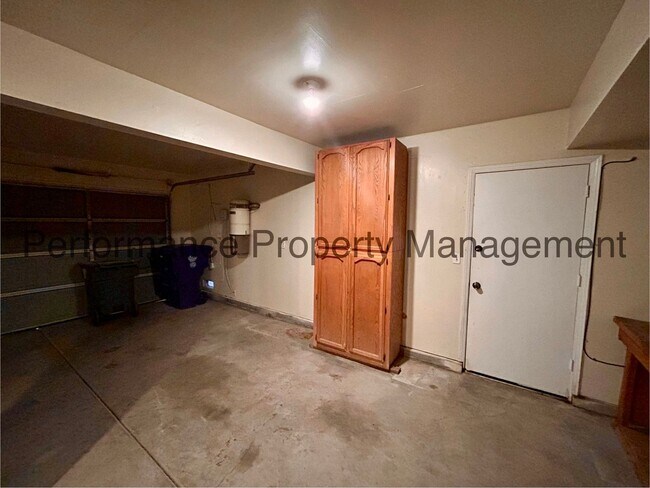 Building Photo - Stunning 4 Bed/3 Bath Home in SW Bakersfield w/ RBP & $0 Deposit Option