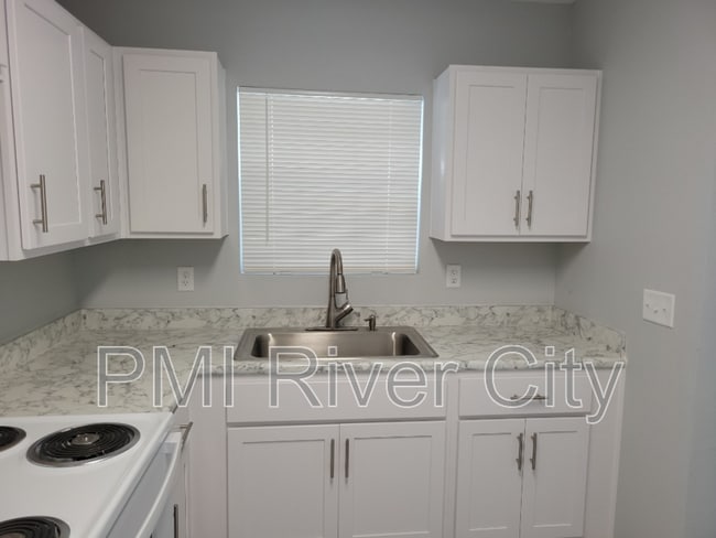 Building Photo - 1356 River Hills Cir E