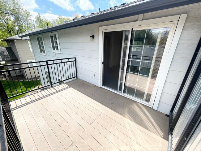 Building Photo - Beautiful 2 Bedroom 1 Bath Apartment- Close to BSU