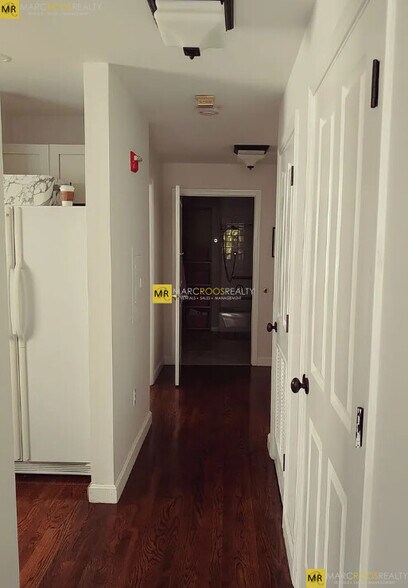 Building Photo - 645 Beacon St