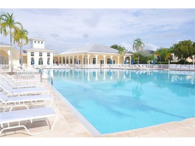 Building Photo - 134 SE 28th Ter