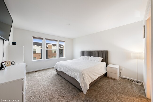 Building Photo - 3s623 Everton Dr