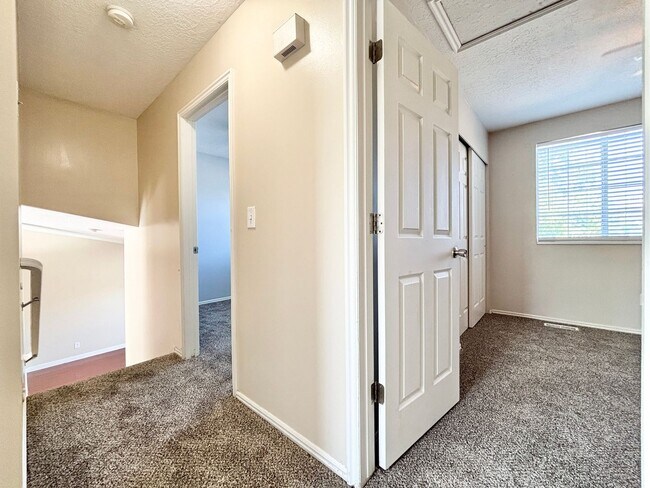 Building Photo - Awesome Salt Lake Home Near Airport!