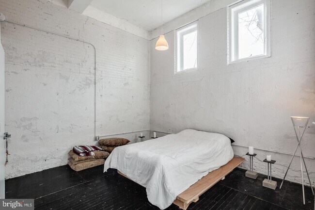 Building Photo - 1804 E Hazzard St