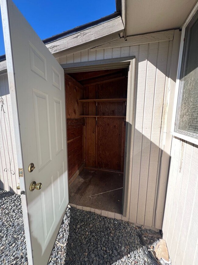 Building Photo - d1317