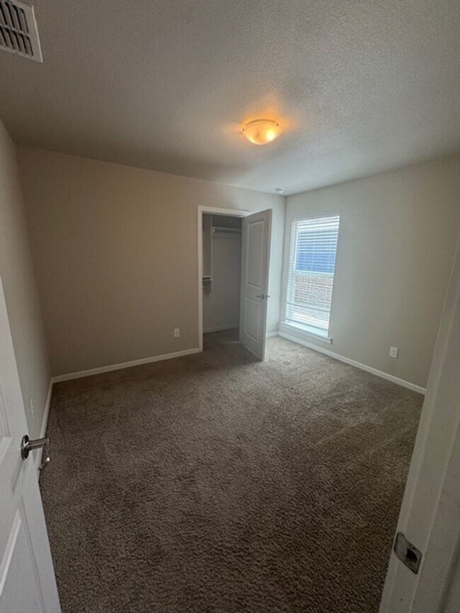 Building Photo - Townhome in Upland Heights!