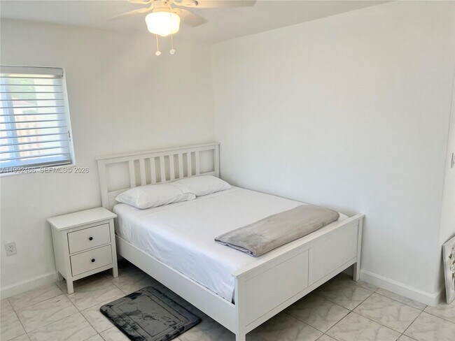 Building Photo - 6301 SW 59th Pl