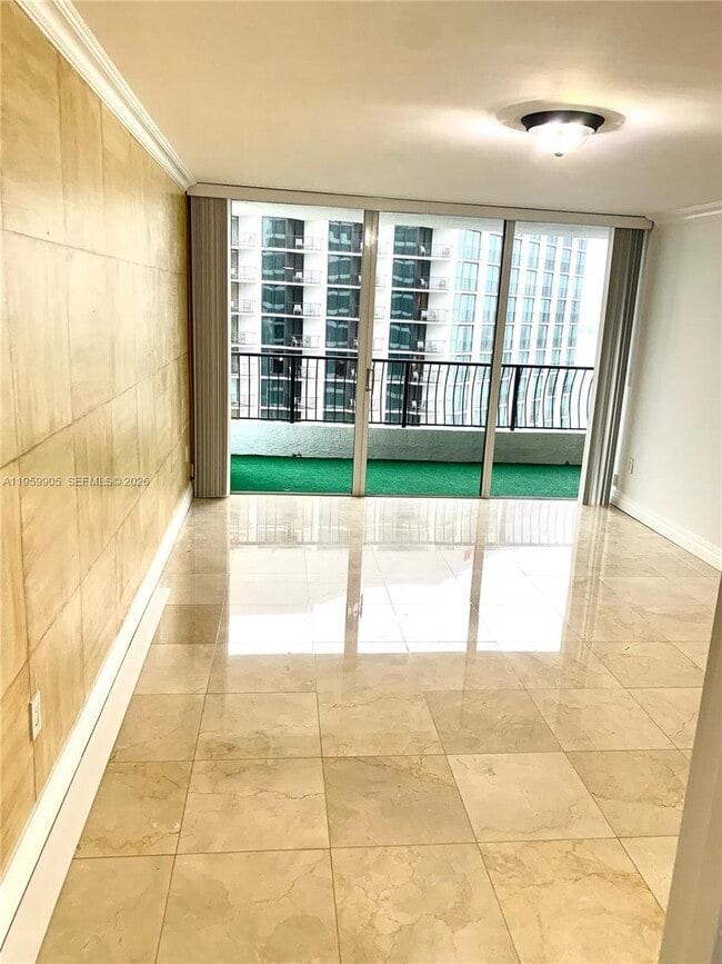 Building Photo - 555 NE 15th St