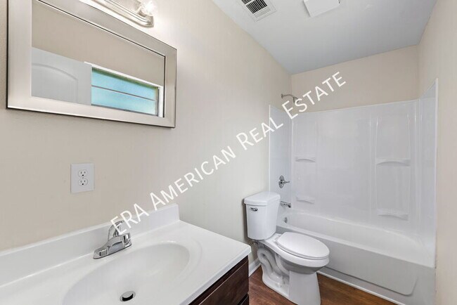 Building Photo - 1221 Albuquerque Cir