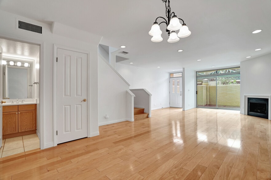 Building Photo - 14101 Dickens St