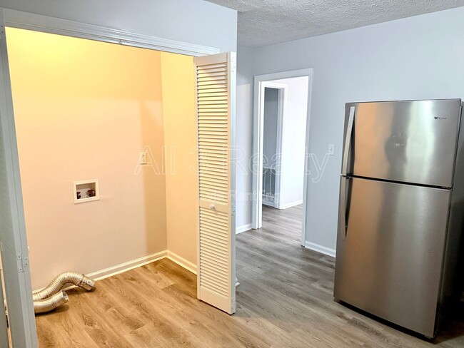 Building Photo - 88 Church St