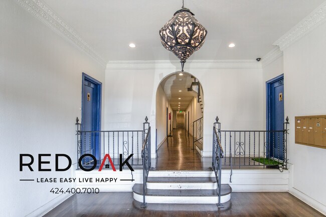 Building Photo - 1818 Whitley Ave