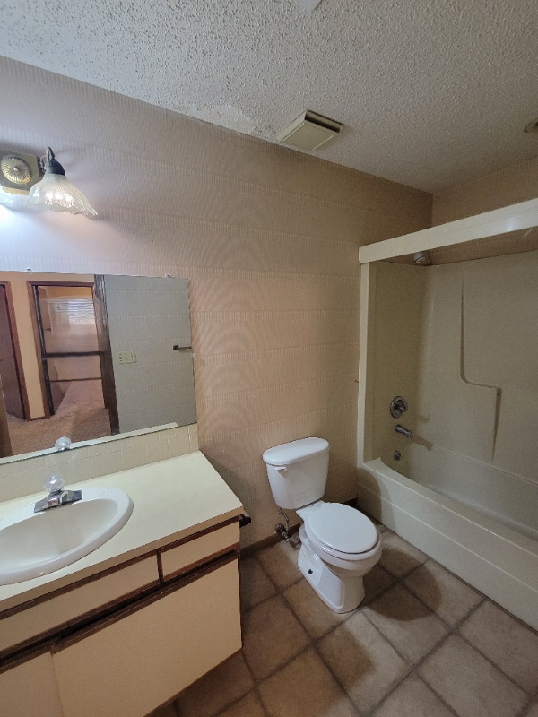 Building Photo - 2348 S Capri St