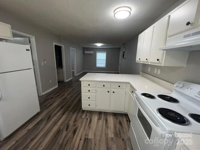 Building Photo - 374 Water St