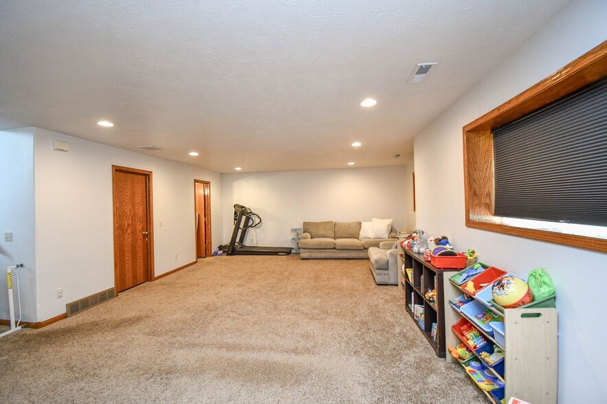 Building Photo - 5704 S San Diego Ave