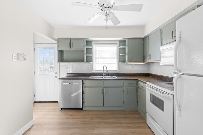 Building Photo - Charming Home with Great Layout in Sought-After Ballwin Neighborhood