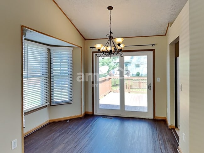 Building Photo - 8210 Mariposa St