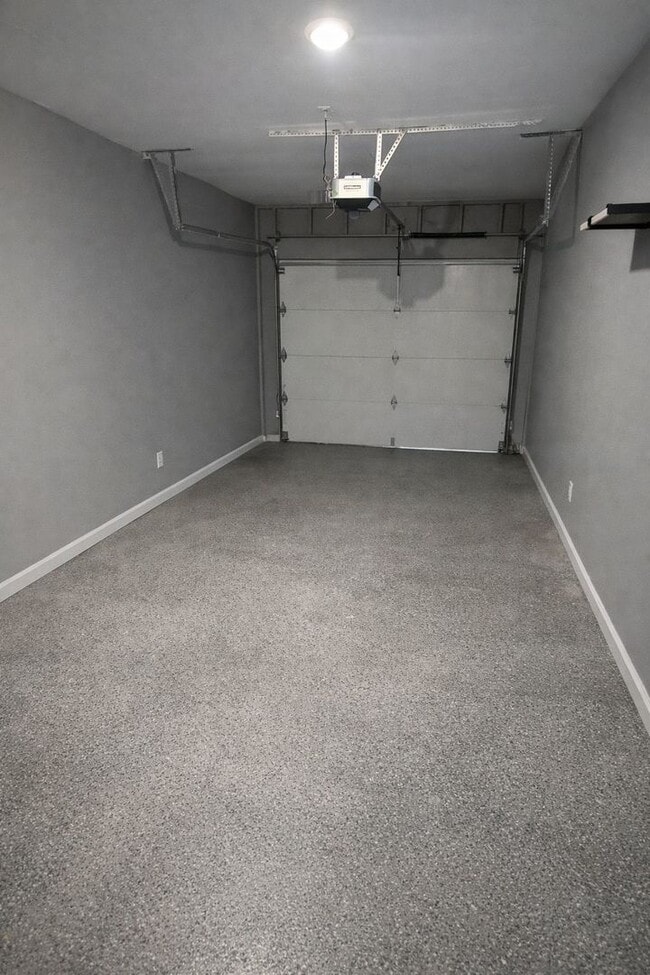 Building Photo - 1065 Hiawatha Dr