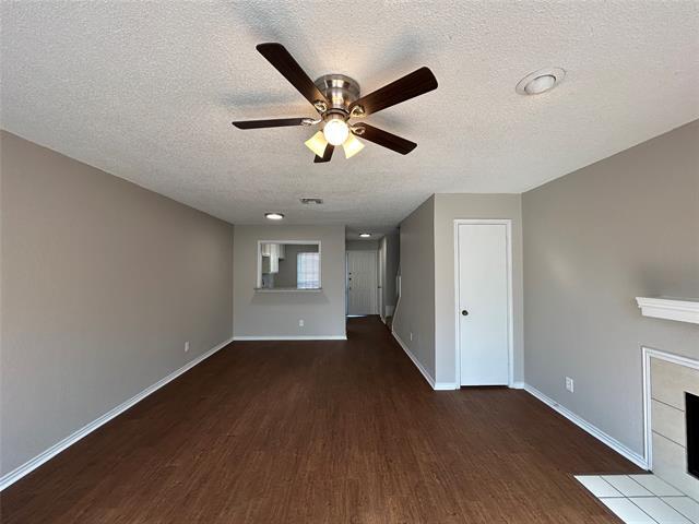 Building Photo - 7425 Kingswood Dr