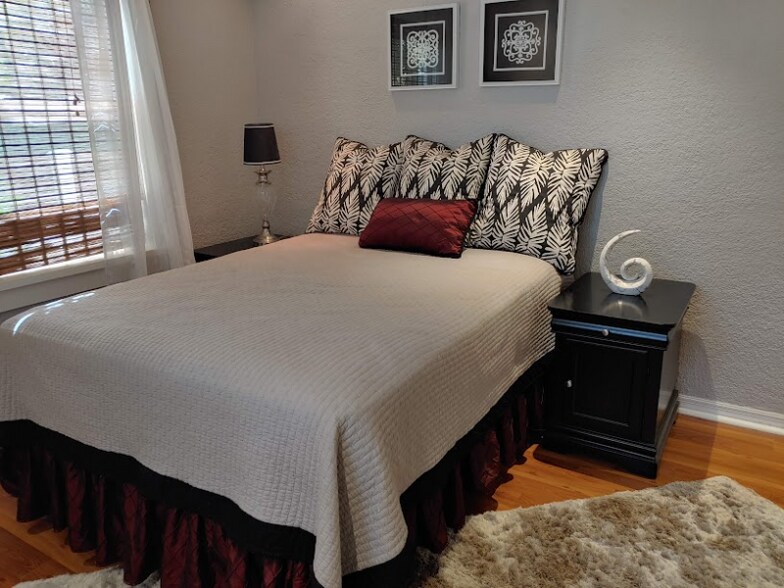 Building Photo - 1605 N Osceola Ave