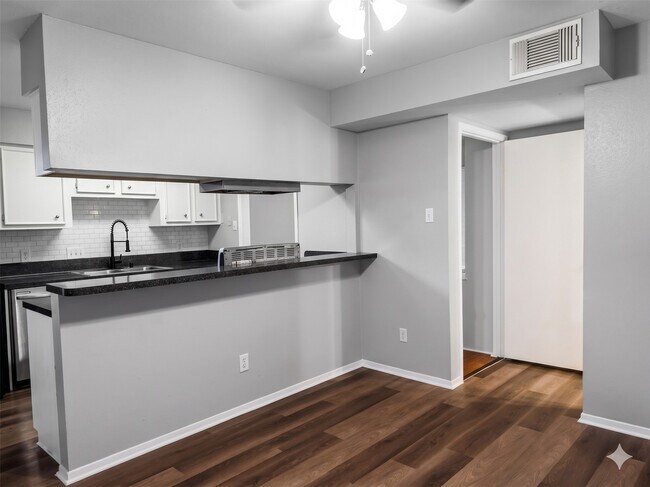 Building Photo - 1069 Willow Oaks Cir