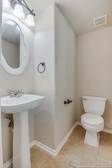 Building Photo - 2637 Gallant Fox Dr