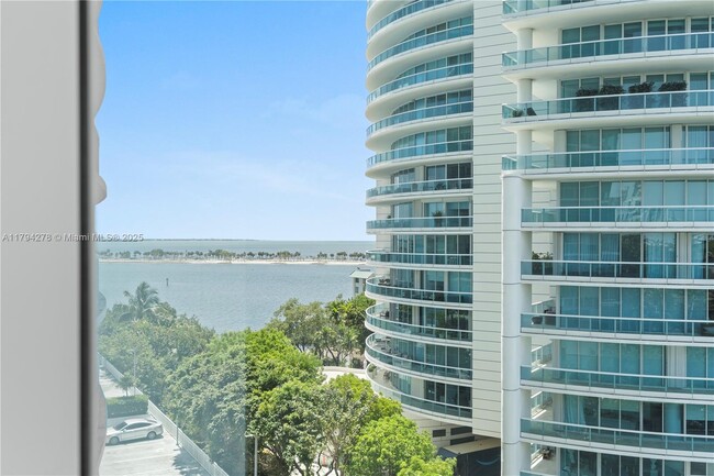 Building Photo - 2101 Brickell Ave