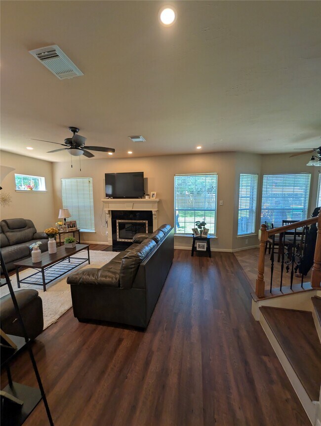 Building Photo - 130 Songful Woods Pl