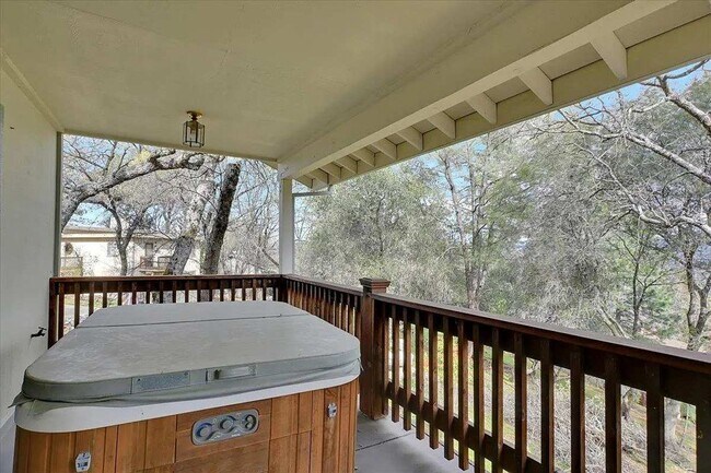 Building Photo - Large 4-bedroom Remodeled home in Lake Wildwood, Penn Valley, CA 95946