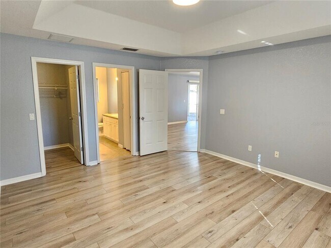 Building Photo - 8470 Drolet Ave