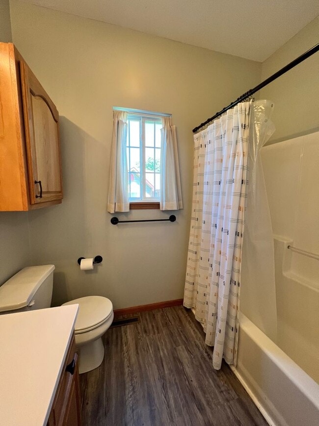 Building Photo - Available Now – Spacious 4 Bedroom / 3 Bat...