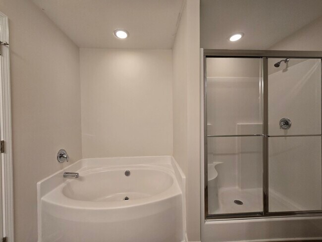 Building Photo - 1785 Snead Dr