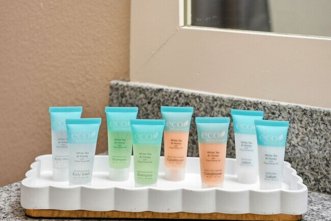 Building Photo - 1700 W Cleveland St