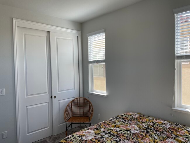 Building Photo - 8665 Mahonia Dr