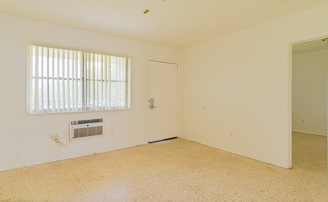 Building Photo - 1605 NE 126 Street