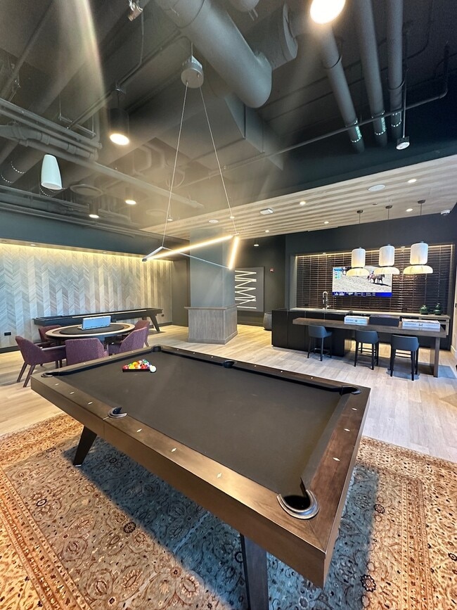 Building Photo - 350 N Canal St