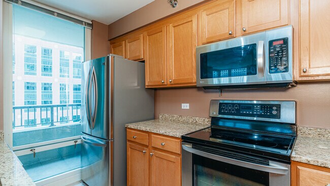 Building Photo - 345 N La Salle Dr