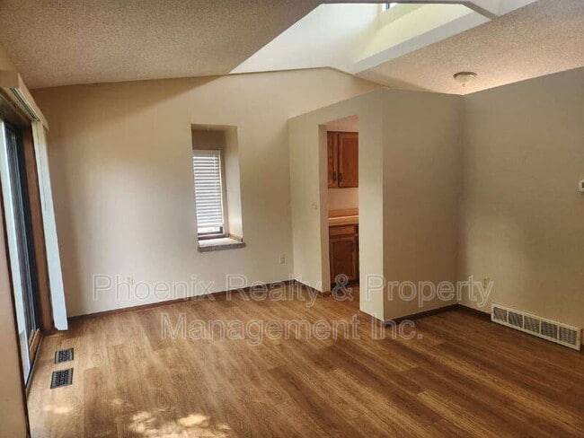 Building Photo - 146 Lois Dr