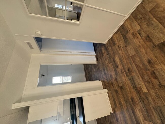 Building Photo - 14574 W 3rd St