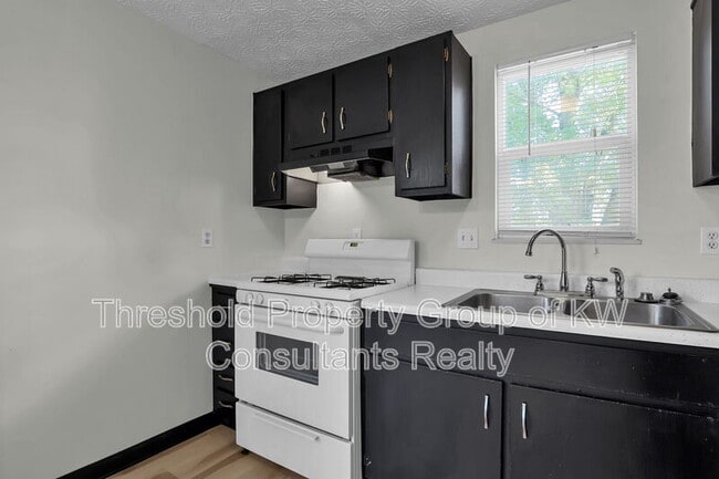 Building Photo - 3490 Clarkston Ave