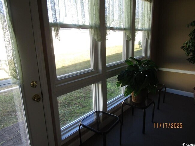 Building Photo - 928 Villa Dr