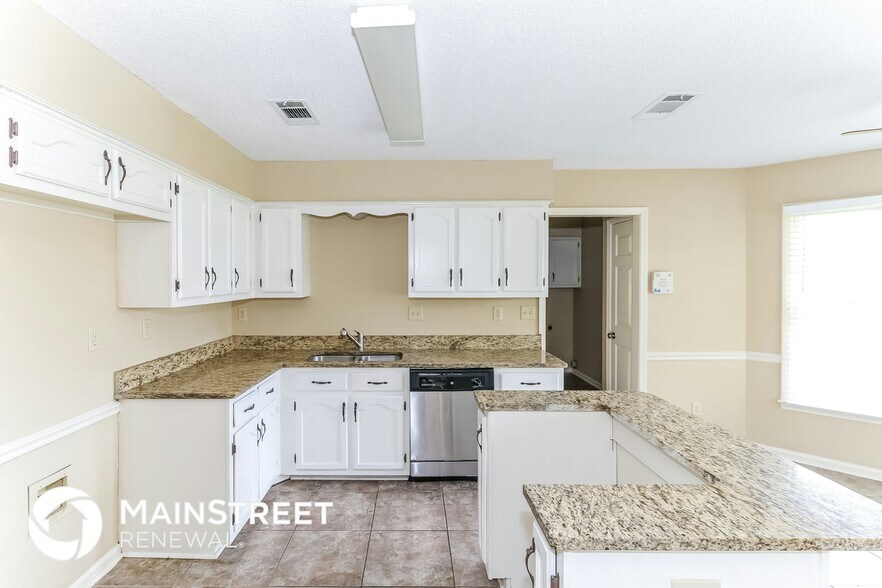 Building Photo - 7330 Ashley Oaks Dr