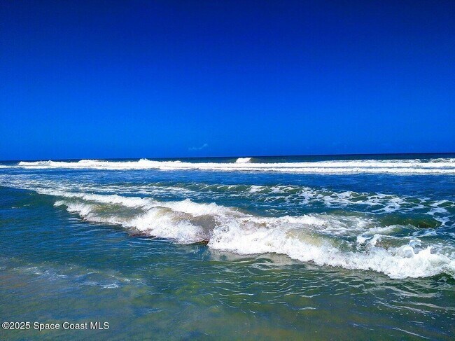 Building Photo - 245 Harbour Dr E