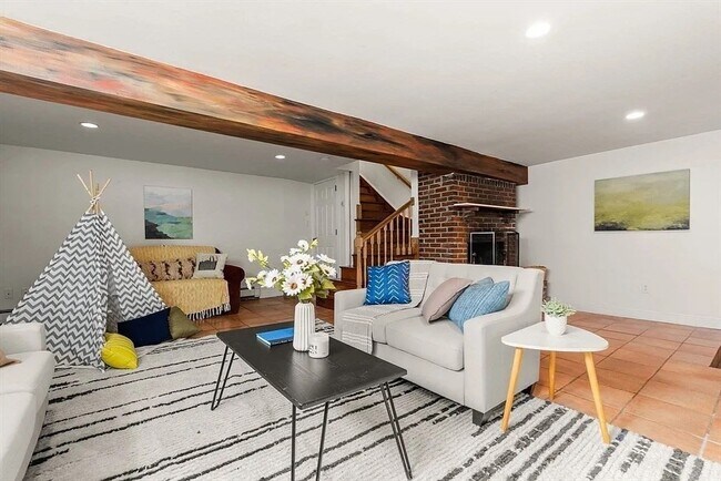 Building Photo - 334 Mystic St