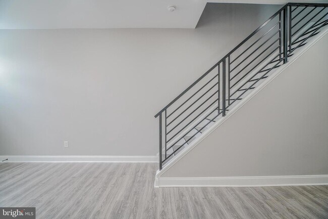 Building Photo - 1535 W Seltzer St