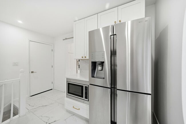 Building Photo - 8661 Craigston Ct