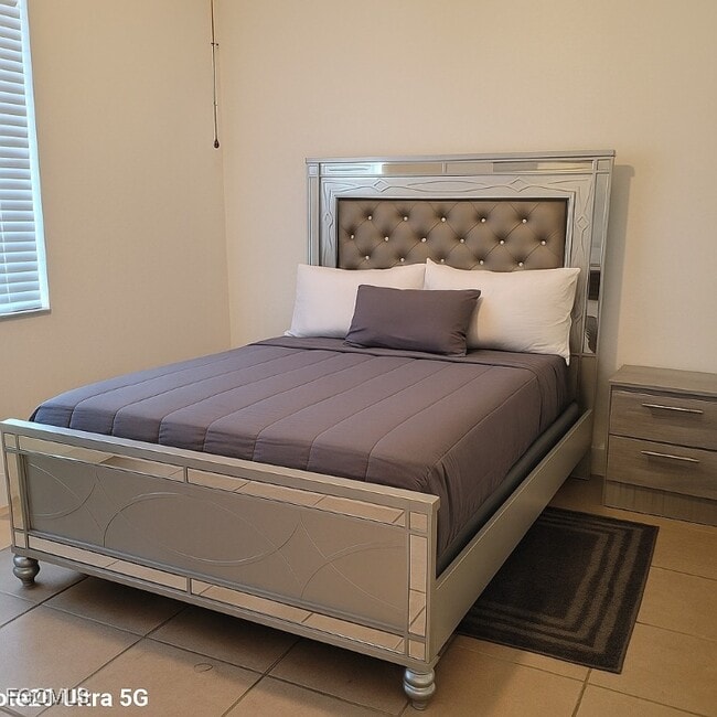 Building Photo - 702 Milton Ave N