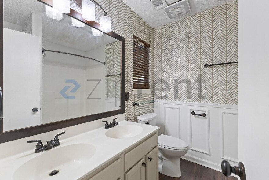 Building Photo - 922 Treasure Pl SW